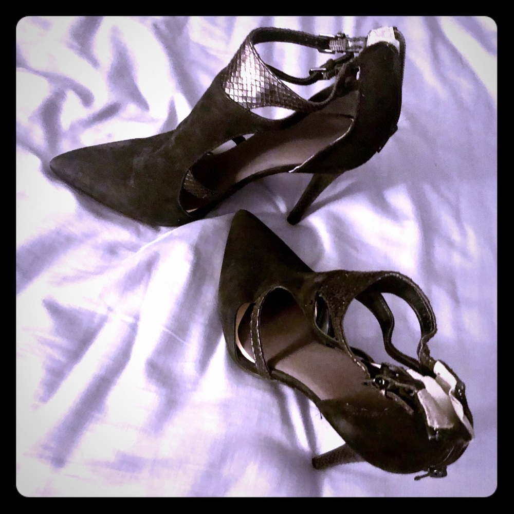 Guess suede black high heels with snake detail